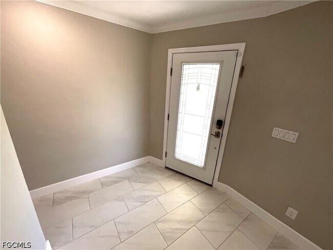 Building Photo - 20620 Pine Tree Ln