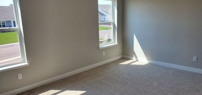 Building Photo - 5193 Mustang Dr