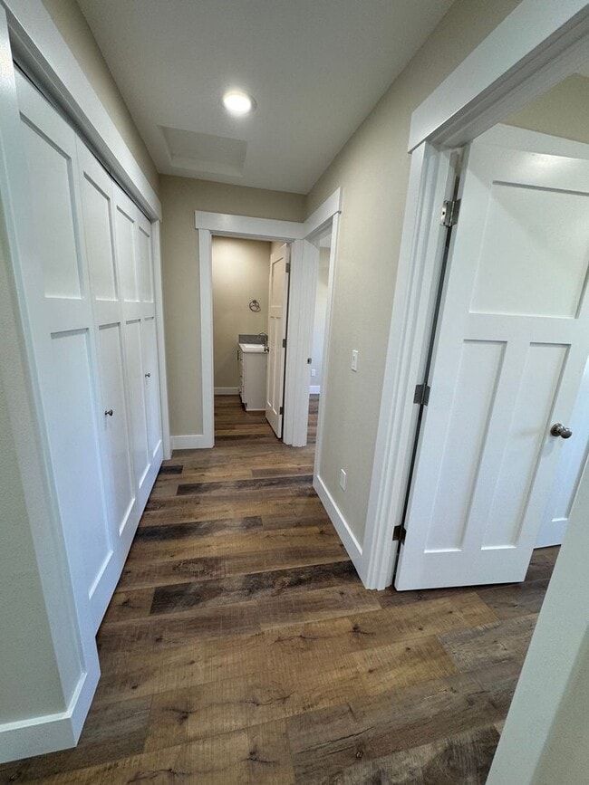 Building Photo - New ADU style apartment  in NE Bend