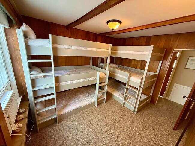 Building Photo - 207 N Thurlow Ave