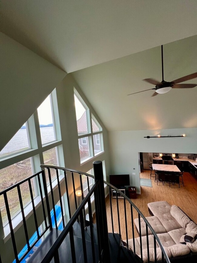 Building Photo - Waterfront 2 Bedroom Home in Ferndale!