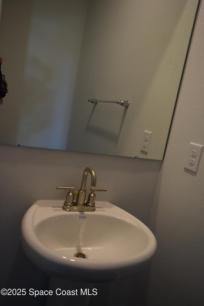 Building Photo - 3143 Fullerton Ave