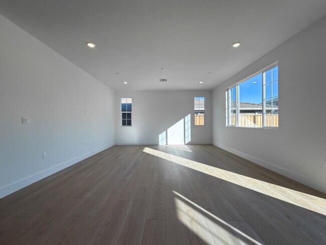 Building Photo - 2848 Dapper St