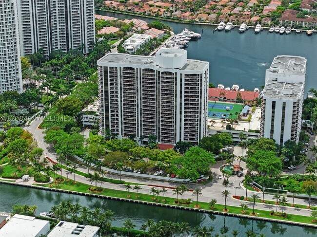 Building Photo - 3610 Yacht Club Dr
