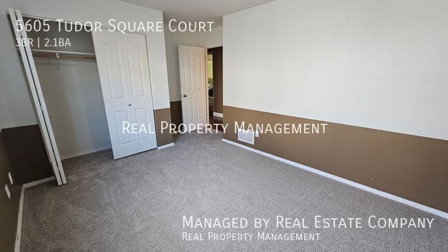 Building Photo - 5605 Tudor Square Ct