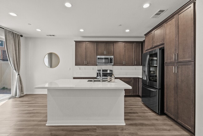 Building Photo - 14610 Isla Vista Dr