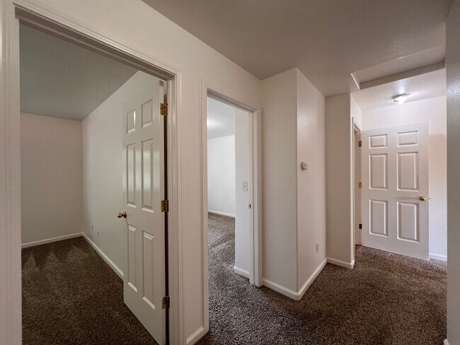 Building Photo - 665 Starlite Dr