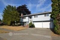 Building Photo - 2401 66th Ave NE