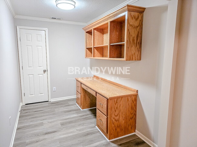 Building Photo - NEW LOWER RENTAL RATE LEASING SPECIAL: Rec...