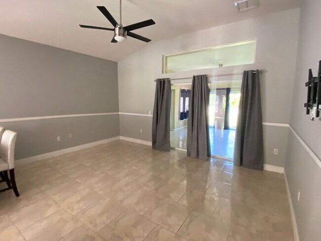 Building Photo - 4/3 Kissimmee Home with Guest-Suite