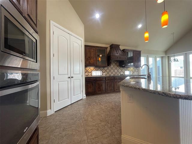 Building Photo - 8705 Verona Dr