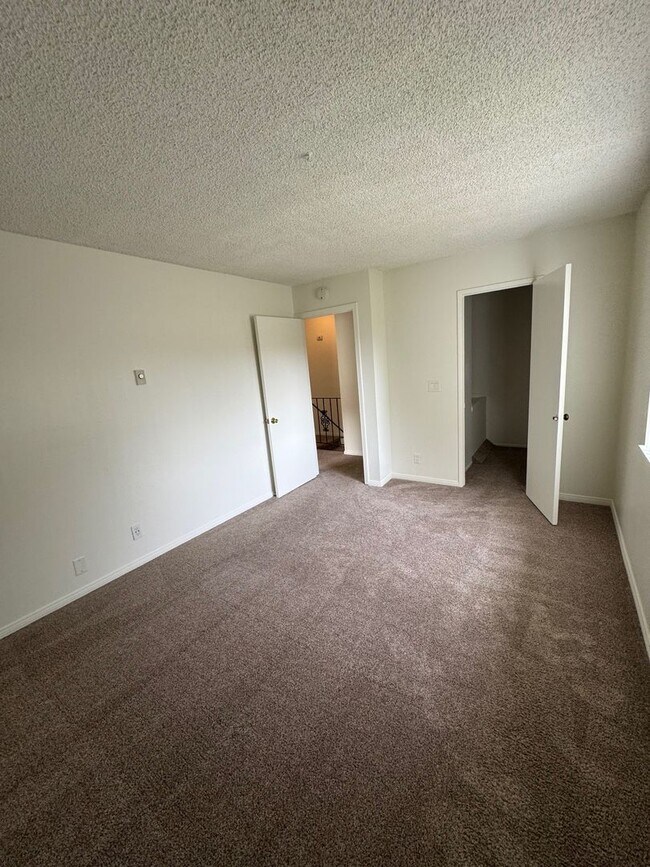 Building Photo - 2 Bedroom 1 Bath for rent in Port Hueneme near Oxnard Harbor