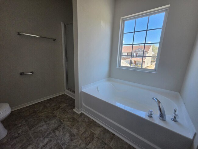 Building Photo - 2701 Buckleigh Dr