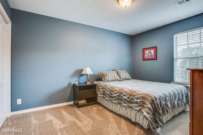 Building Photo - 4 br, 2.5 bath House - 1701 Portway CT.