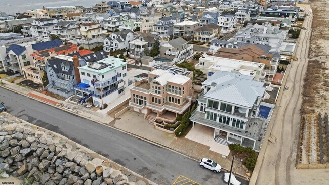 Building Photo - 119 S 11th Ave