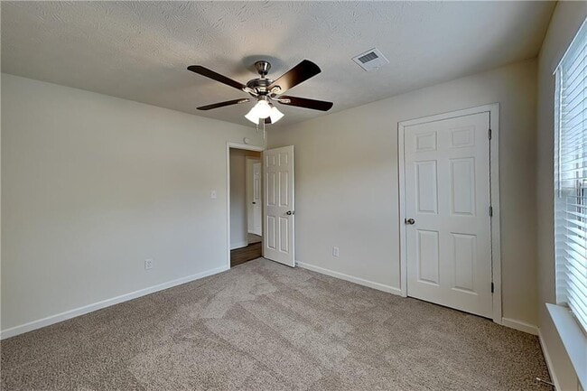 Building Photo - 607 River Bend Cir