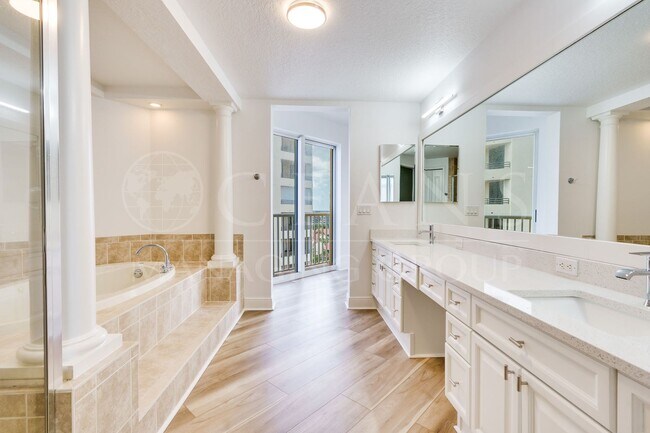 Building Photo - Breathtaking 3 Bedroom Daytona Beach Shore...