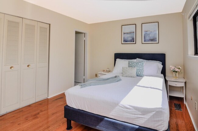 Building Photo - 609 Watersedge Dr