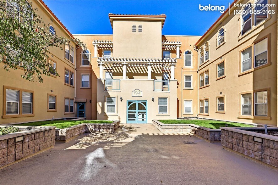 Building Photo - 952 S 11th St