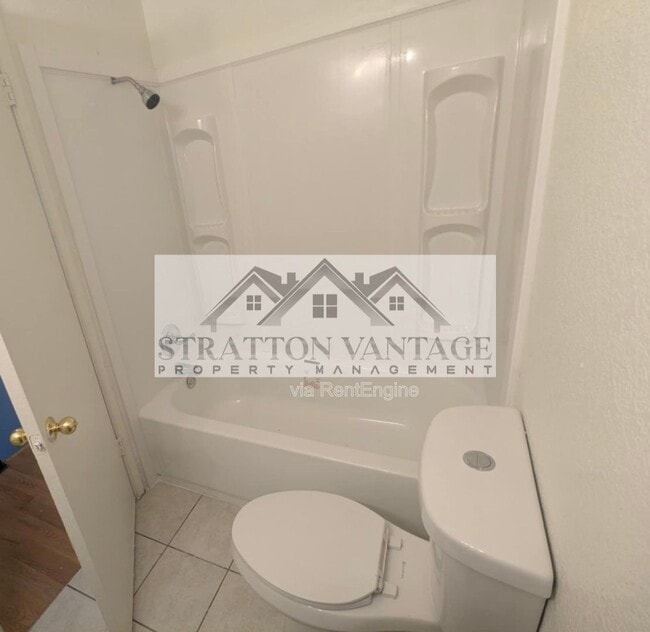 Building Photo - 545 W 16th Ave