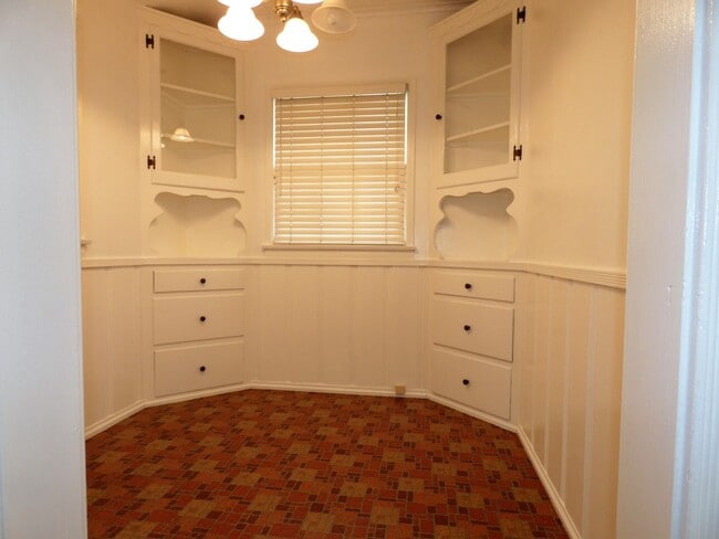 Building Photo - *Available NOW in Whittier!*