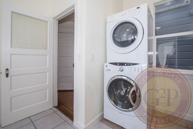 Building Photo - Russian Hill - 3 BR, 1 BA Condo 1,125 Sq. ...
