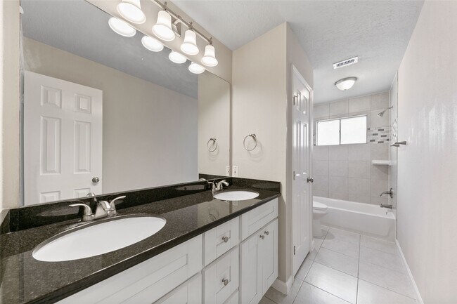 Building Photo - 1710 Foxwood Ct