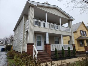 Building Photo - 2033 Robin St