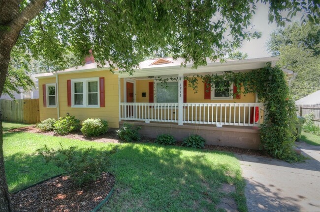 Primary Photo - 2715 Thornton Cir SW