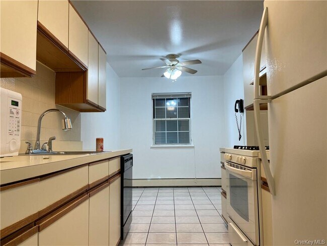 Building Photo - 100 Hillside Dr