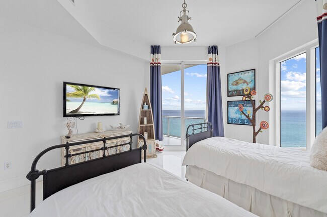 Building Photo - 2700 N Ocean Dr