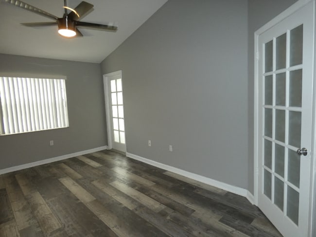 Building Photo - 2811 N Oakland Forest Dr