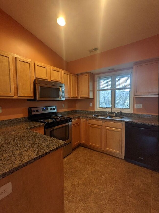Building Photo - Windswept Condo! Great Asheville Location