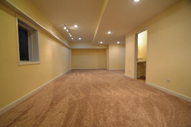 Building Photo - 8095 Boulder Ct