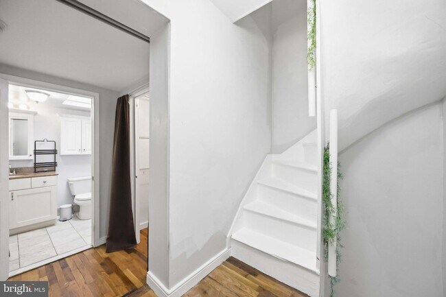 Building Photo - 725 Pemberton Street Unit 10