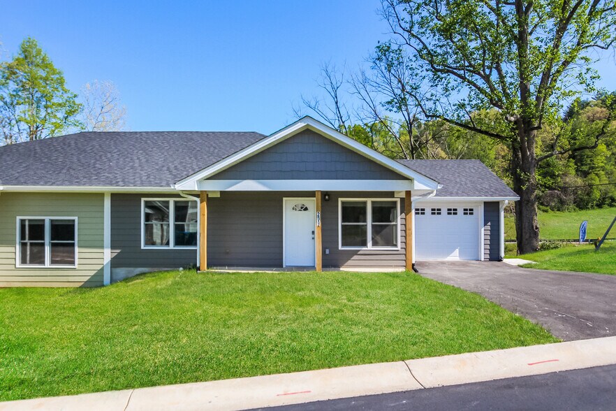 Primary Photo - 209 Sycamore Cv Rd