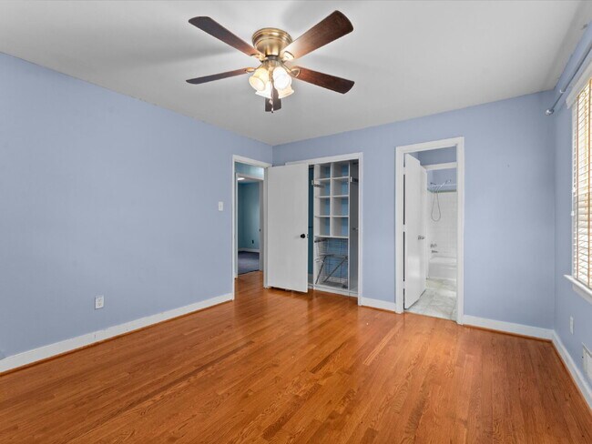 Building Photo - 2220 Lauderdale Dr