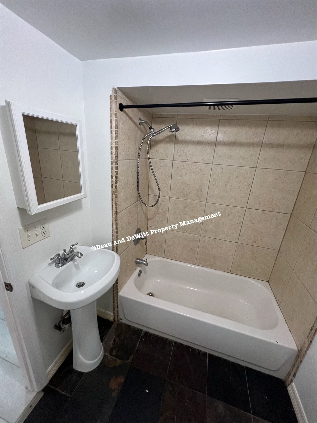 Building Photo - 1 Bed/1 Bath - Unit 2