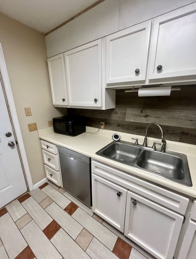 Building Photo - 3 Bed 1.5 Bath House
