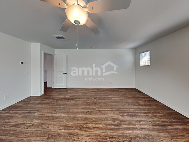 Building Photo - 779 S 150th Dr