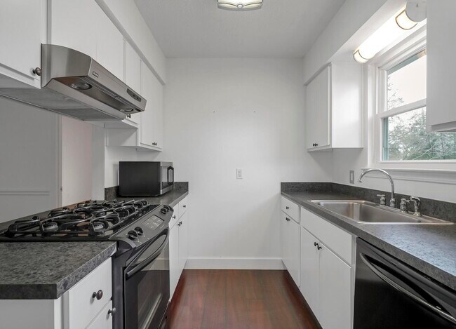 Building Photo - 128 Drewson Dr