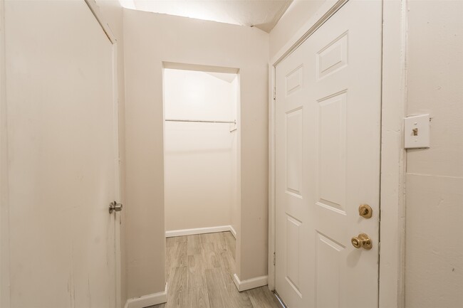 Building Photo - 15222 Wickbriar Dr