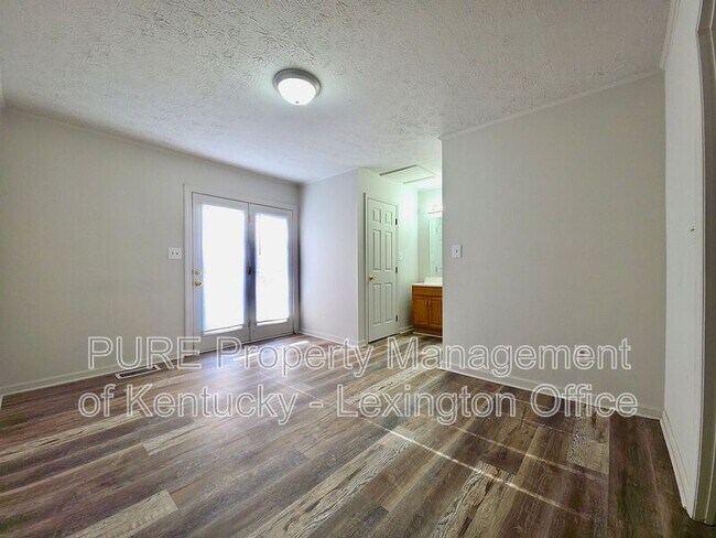 Building Photo - 164 Landings Dr