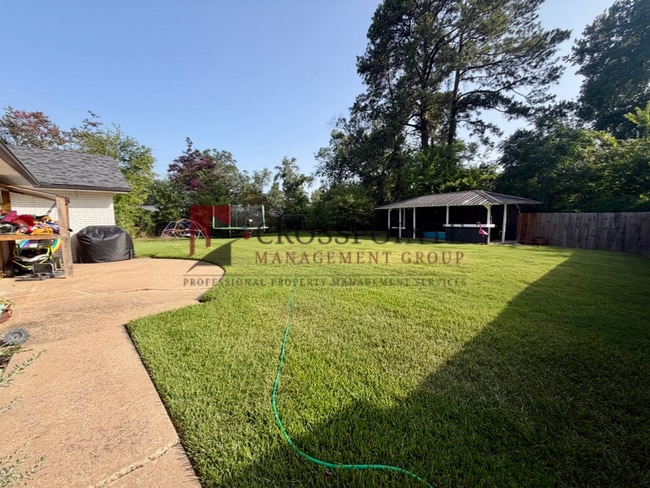Building Photo - Recently remodeled South Tyler Home with Mother in Law Suite