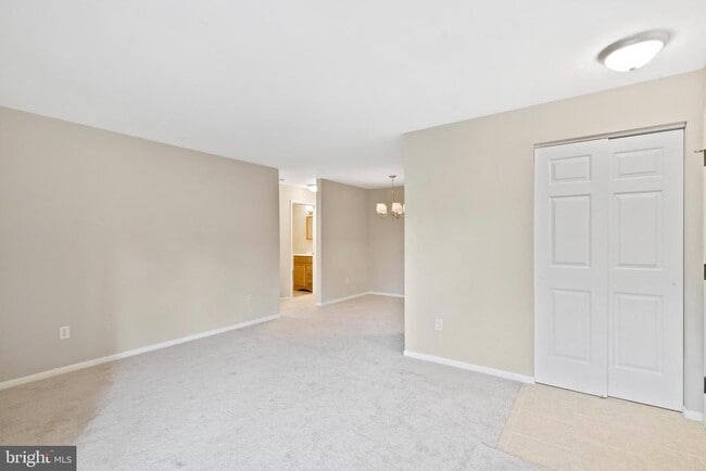 Building Photo - 2037 Lucas Ln