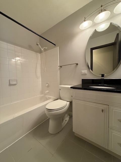 Building Photo - 810 W Lakeside Plaza