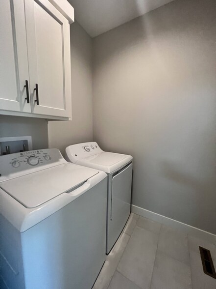 Building Photo - 1299 SW Heartwood Dr