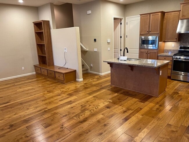 Building Photo - Livermore 3BD/2.5BA Townhouse in Great Neighborhood!