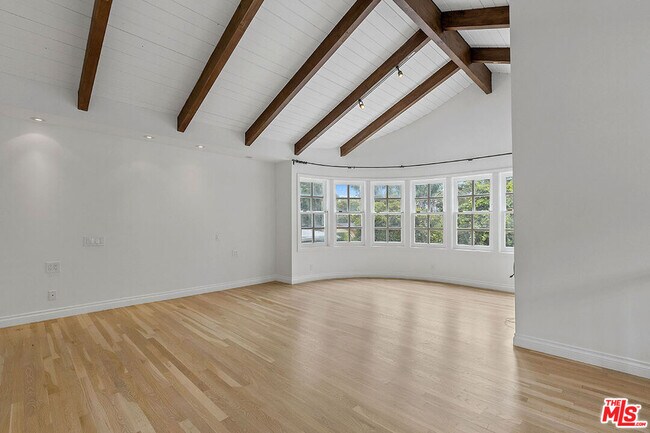 Building Photo - 1462 Rising Glen Rd