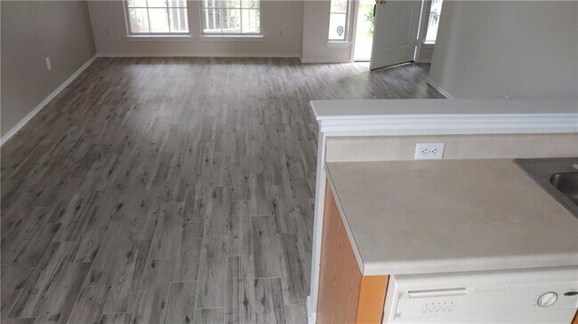 Building Photo - 2739 Fairview Dr